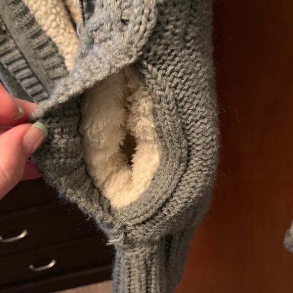 Sweater - Picture 6 of 7